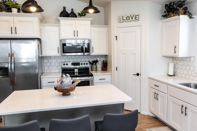 1178 ALBERT Court W, West Fargo, ND 58078