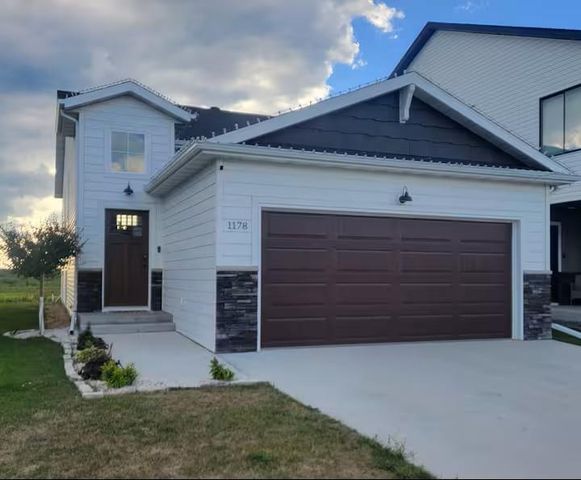 1178 ALBERT Court W, West Fargo, ND 58078