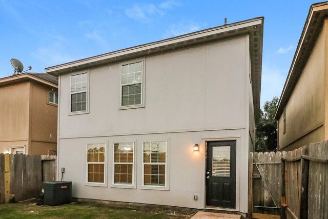 4918 N Cancun Drive, Houston, TX 77045