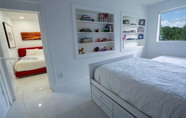 31 SW 6th St, Hallandale Beach, FL 33009