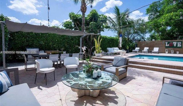 31 SW 6th St, Hallandale Beach, FL 33009