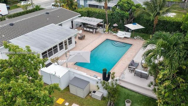 31 SW 6th St, Hallandale Beach, FL 33009