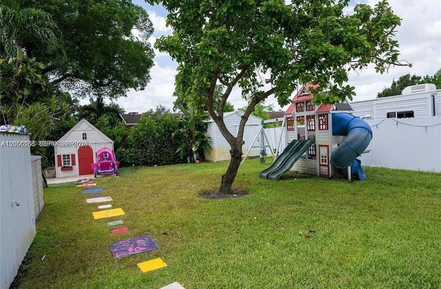 31 SW 6th St, Hallandale Beach, FL 33009