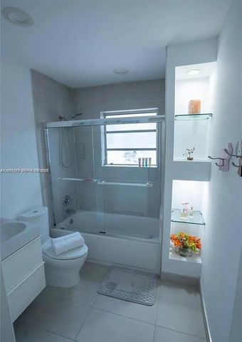 31 SW 6th St, Hallandale Beach, FL 33009