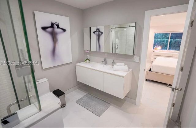 31 SW 6th St, Hallandale Beach, FL 33009