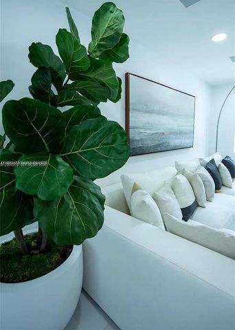 31 SW 6th St, Hallandale Beach, FL 33009