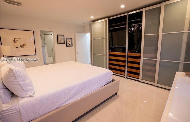 31 SW 6th St, Hallandale Beach, FL 33009