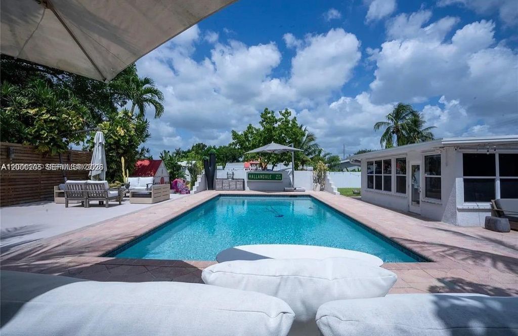 31 SW 6th St, Hallandale Beach, FL 33009