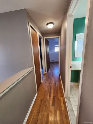 8665 Sterling, Center Line, MI 48015