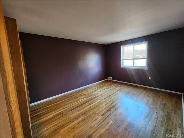 8665 Sterling, Center Line, MI 48015