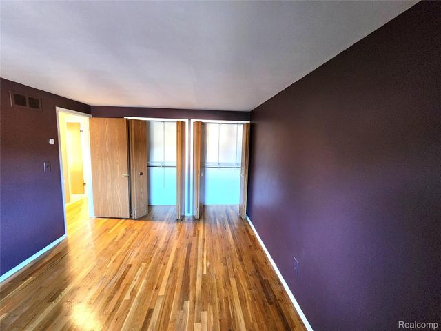 8665 Sterling, Center Line, MI 48015