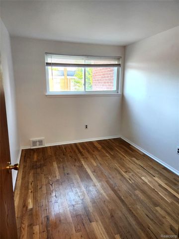 8665 Sterling, Center Line, MI 48015