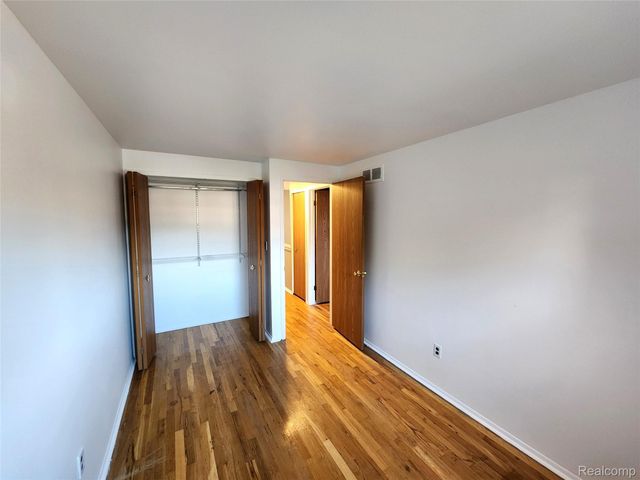 8665 Sterling, Center Line, MI 48015
