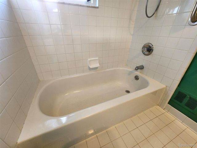 8665 Sterling, Center Line, MI 48015