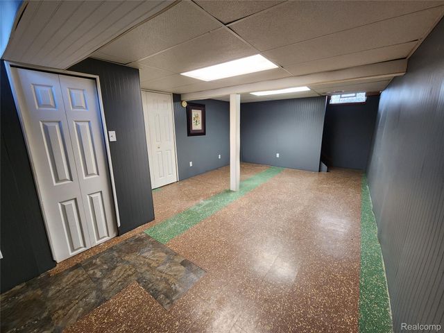 8665 Sterling, Center Line, MI 48015
