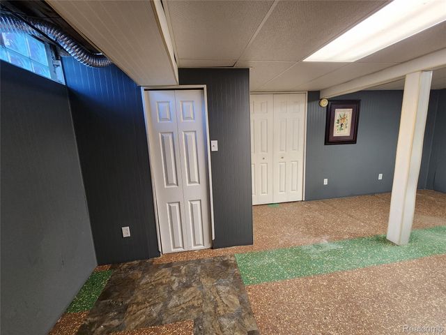 8665 Sterling, Center Line, MI 48015