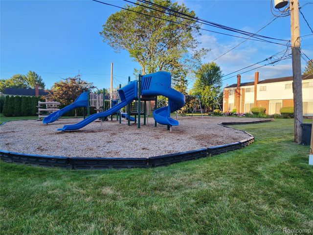 8665 Sterling, Center Line, MI 48015