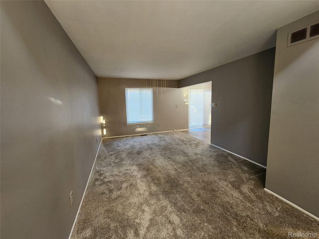 8665 Sterling, Center Line, MI 48015