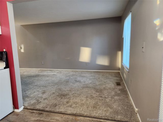 8665 Sterling, Center Line, MI 48015