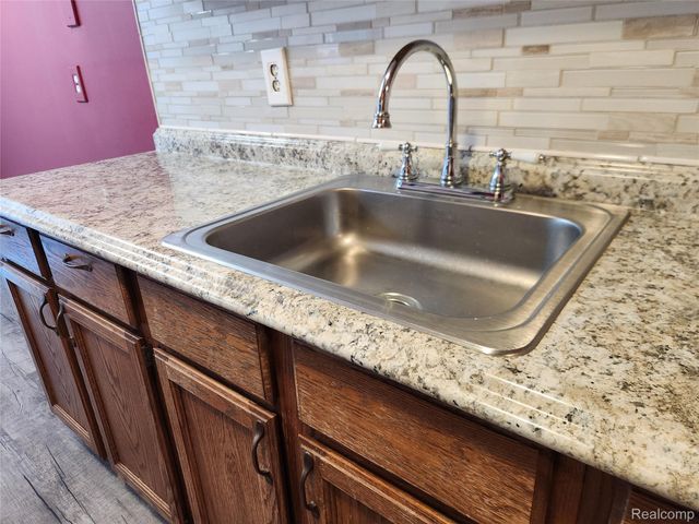 8665 Sterling, Center Line, MI 48015