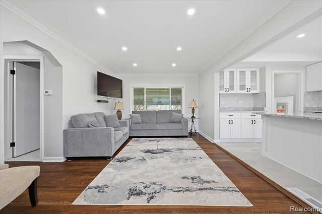 28781 Palomino Drive, Warren, MI 48093