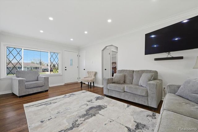 28781 Palomino Drive, Warren, MI 48093