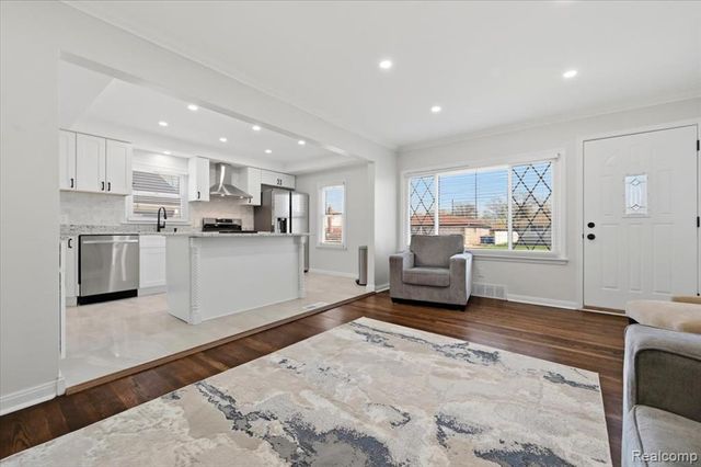 28781 Palomino Drive, Warren, MI 48093