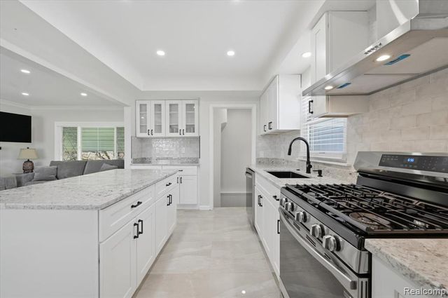 28781 Palomino Drive, Warren, MI 48093