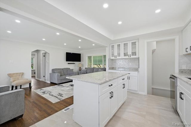 28781 Palomino Drive, Warren, MI 48093