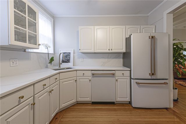 7 Mt. Vernon Street 1, Newport, RI 02840