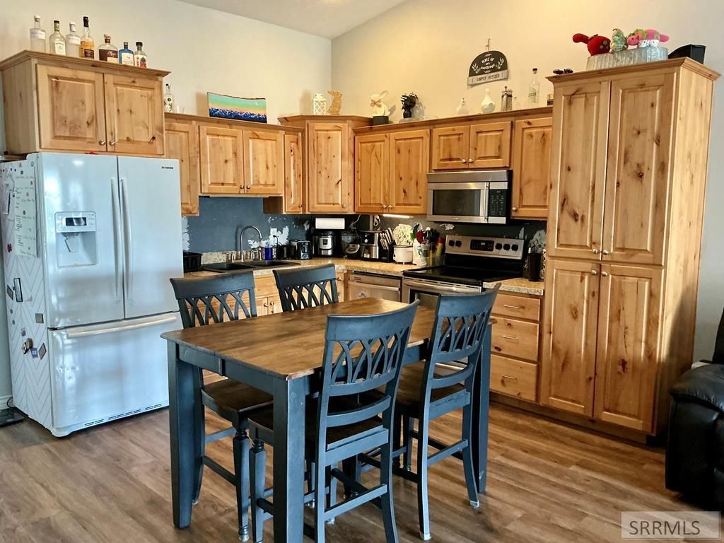 Image 11 of property listing at 2987 Glenn Cove Court, Ammon, ID 83406