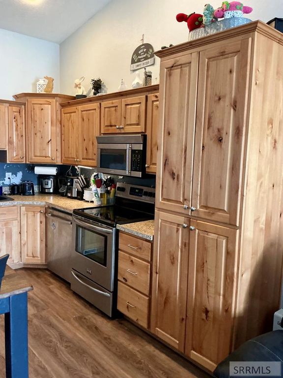 Image 12 of property listing at 2987 Glenn Cove Court, Ammon, ID 83406