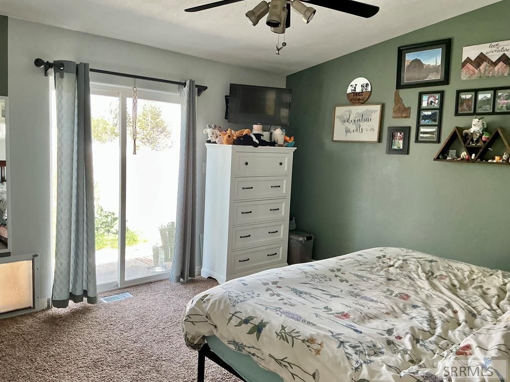 Image 17 of property listing at 2987 Glenn Cove Court, Ammon, ID 83406