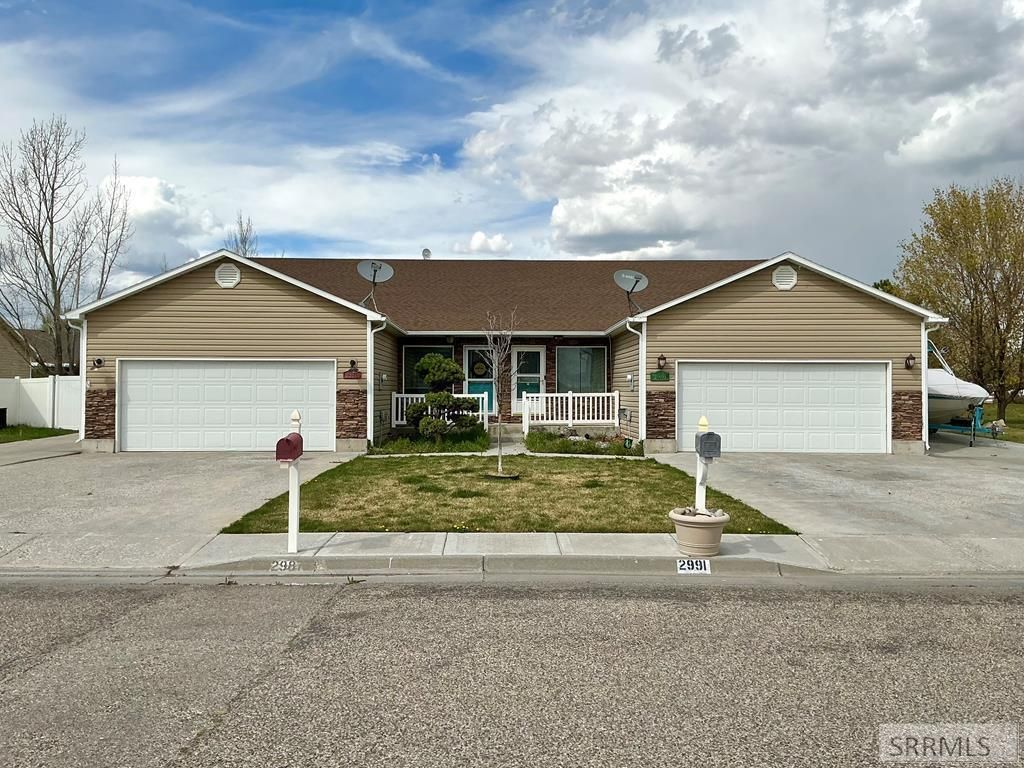 Image 2 of property listing at 2987 Glenn Cove Court, Ammon, ID 83406