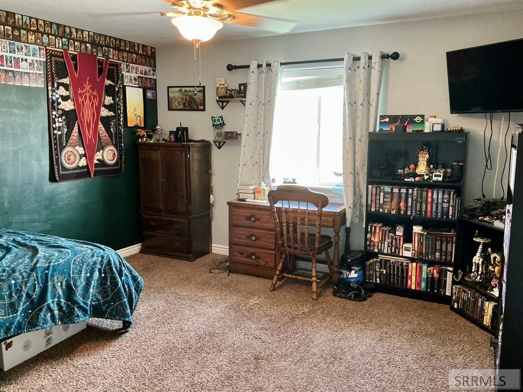 Image 20 of property listing at 2987 Glenn Cove Court, Ammon, ID 83406