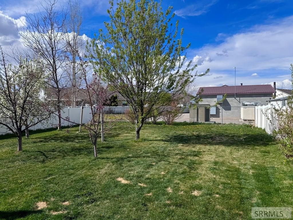 Image 22 of property listing at 2987 Glenn Cove Court, Ammon, ID 83406