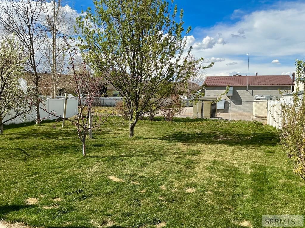 Image 24 of property listing at 2987 Glenn Cove Court, Ammon, ID 83406