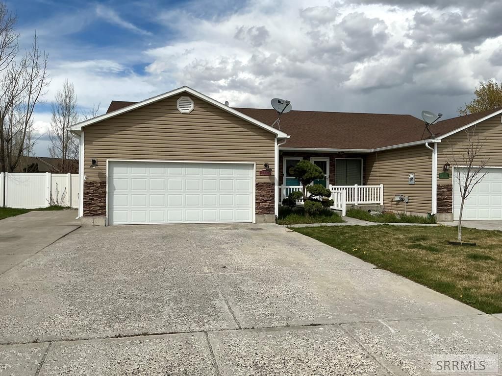 Image 25 of property listing at 2987 Glenn Cove Court, Ammon, ID 83406