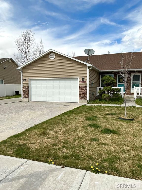 Image 26 of property listing at 2987 Glenn Cove Court, Ammon, ID 83406