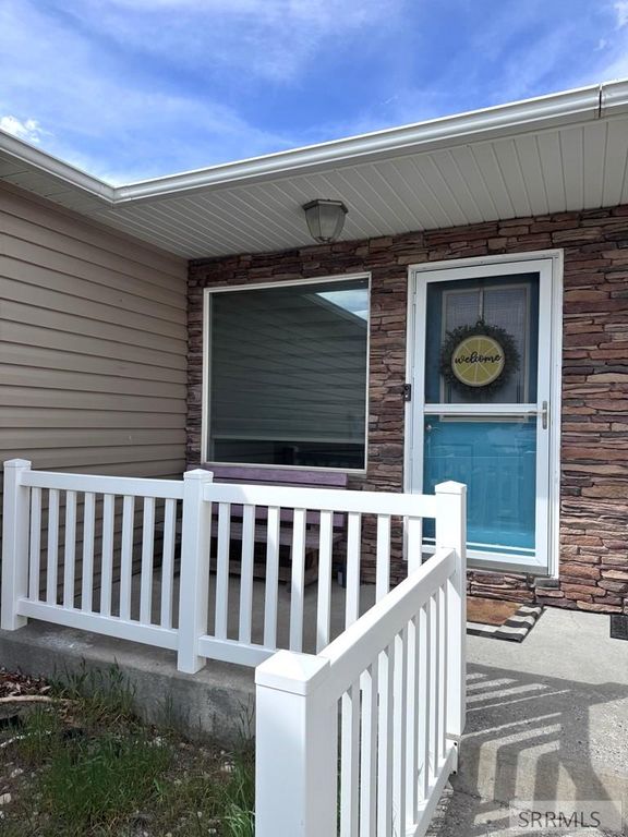 Image 27 of property listing at 2987 Glenn Cove Court, Ammon, ID 83406