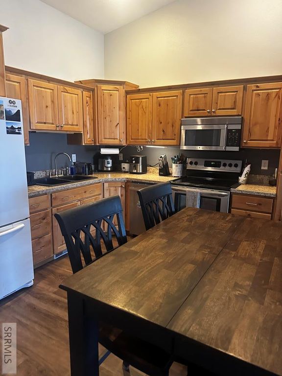 Image 28 of property listing at 2987 Glenn Cove Court, Ammon, ID 83406