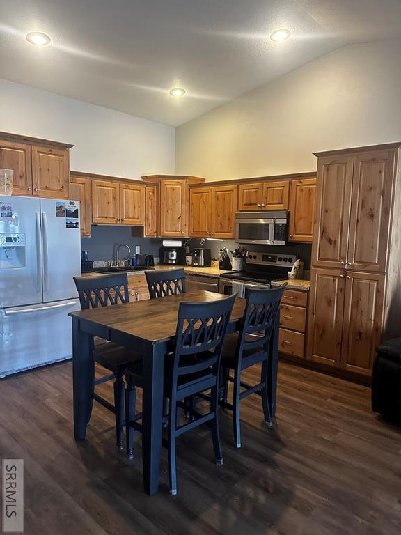 Image 29 of property listing at 2987 Glenn Cove Court, Ammon, ID 83406