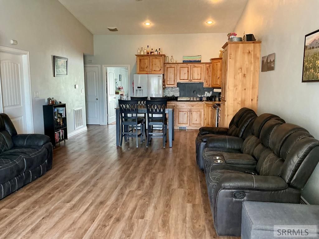 Image 3 of property listing at 2987 Glenn Cove Court, Ammon, ID 83406