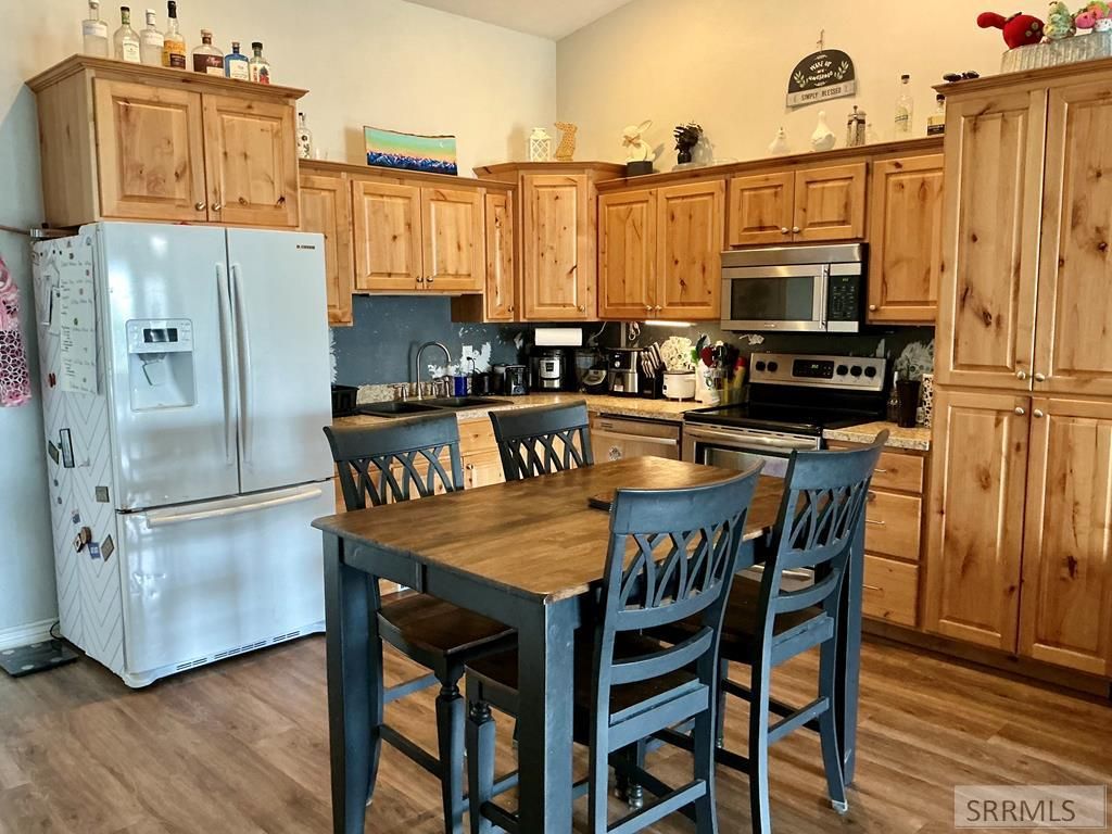 Image 7 of property listing at 2987 Glenn Cove Court, Ammon, ID 83406