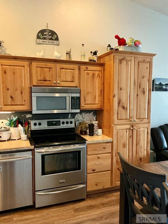 Image 9 of property listing at 2987 Glenn Cove Court, Ammon, ID 83406