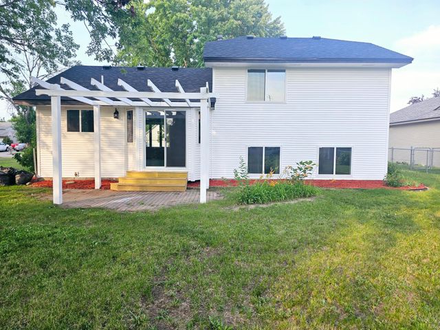 9625 Sheridan Avenue N, Brooklyn Park, MN 55444