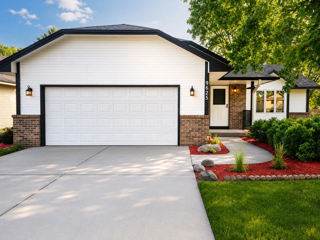 9625 Sheridan Avenue N, Brooklyn Park, MN 55444