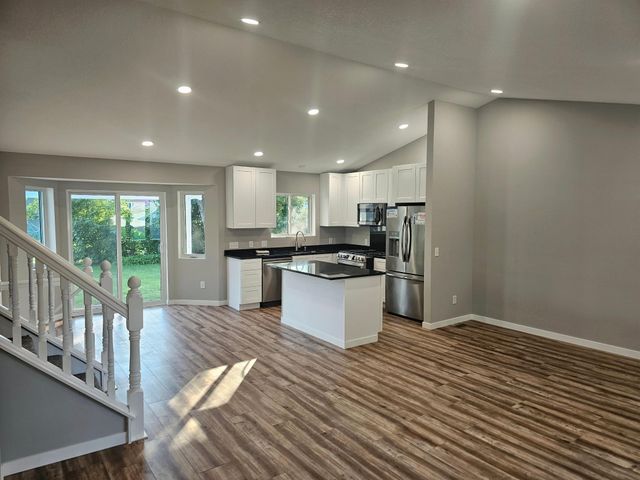 9625 Sheridan Avenue N, Brooklyn Park, MN 55444