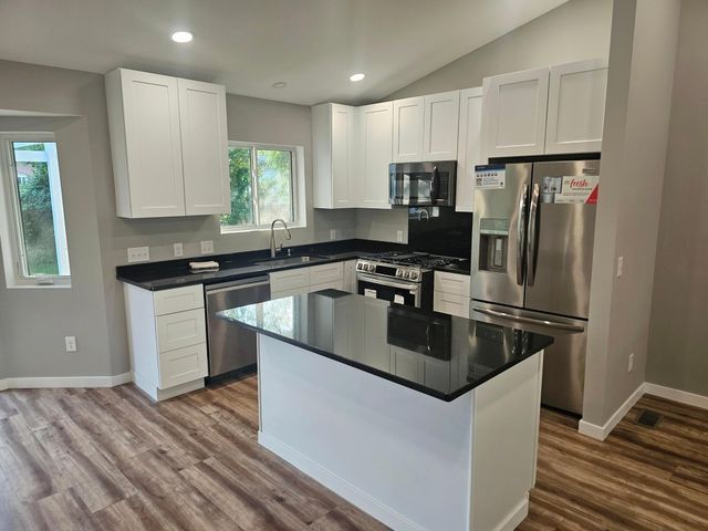 9625 Sheridan Avenue N, Brooklyn Park, MN 55444