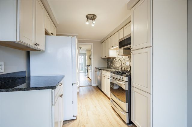85 Springwood Drive, Webster, NY 14580